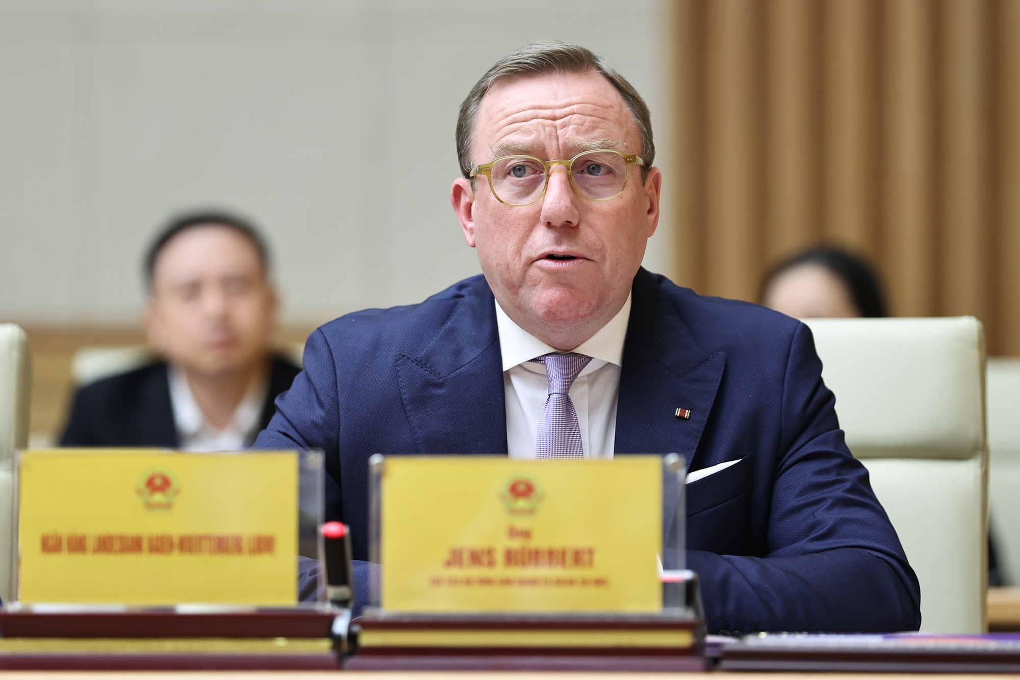 Ông Jens Rubbert, Chủ tịch EU - ABC khẳng định, các doanh nghiệp EU mong muốn song hành Việt Nam phát triển dài hạn và đóng góp vào các ưu tiên chiến lược của Việt Nam thông qua đầu tư chất lượng cao và công nghệ - Ảnh: VGP/Nhật Bắc Ông Jens Rubbert, Chủ tịch EU - ABC khẳng định, các doanh nghiệp EU mong muốn song hành Việt Nam phát triển dài hạn và đóng góp vào các ưu tiên chiến lược của Việt Nam thông qua đầu tư chất lượng cao và công nghệ - Ảnh: VGP/Nhật Bắc