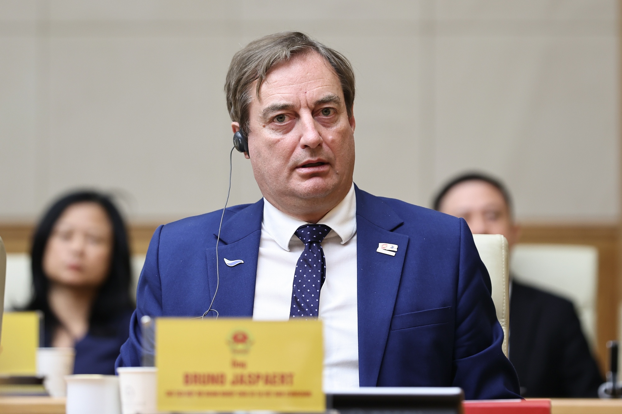 Ông Bruno Jaspaert, Chủ tịch EuroCham nhiệt liệt chúc mừng Việt Nam là một trong số ít các quốc gia đã vượt qua được những khó khăn vừa qua và đạt mục tiêu tăng trưởng đã đề ra; khẳng định các doanh nghiệp cam kết mở rộng đầu tư tại Việt Nam - Ảnh: VGP/Nhật Bắc Ông Bruno Jaspaert, Chủ tịch EuroCham nhiệt liệt chúc mừng Việt Nam là một trong số ít các quốc gia đã vượt qua được những khó khăn vừa qua và đạt mục tiêu tăng trưởng đã đề ra; khẳng định các doanh nghiệp cam kết mở rộng đầu tư tại Việt Nam - Ảnh: VGP/Nh