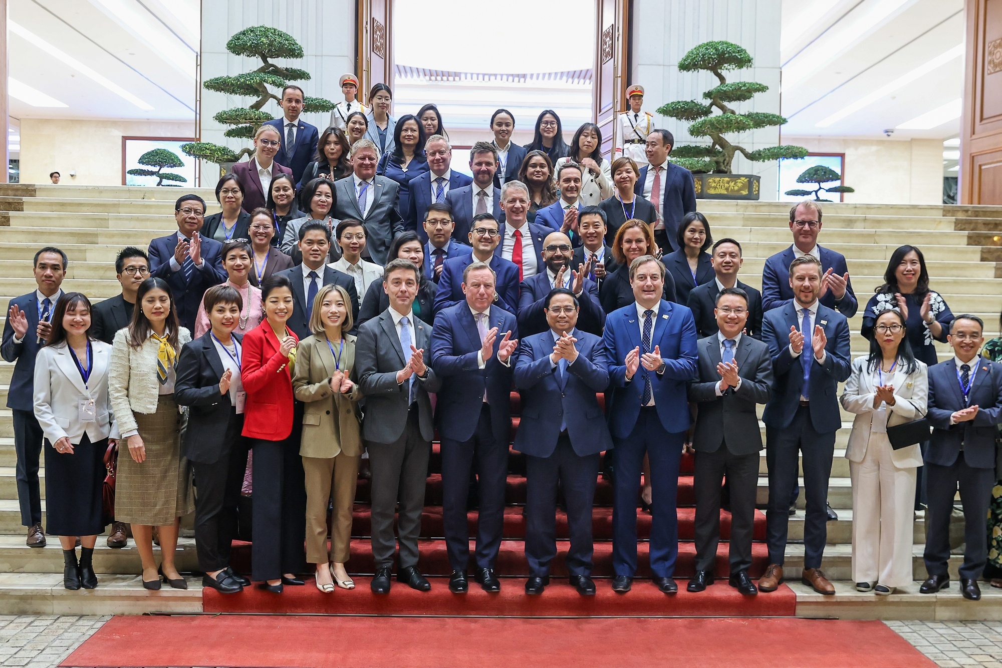 Thủ tướng đề nghị các doanh nghiệp châu Âu tiếp tục tin tưởng và gắn bó với Việt Nam trong quá trình phát triển - Ảnh: VGP/Nhật Bắc Thủ tướng đề nghị các doanh nghiệp châu Âu tiếp tục tin tưởng và gắn bó với Việt Nam trong quá trình phát triển - Ảnh: VGP/Nhật Bắc