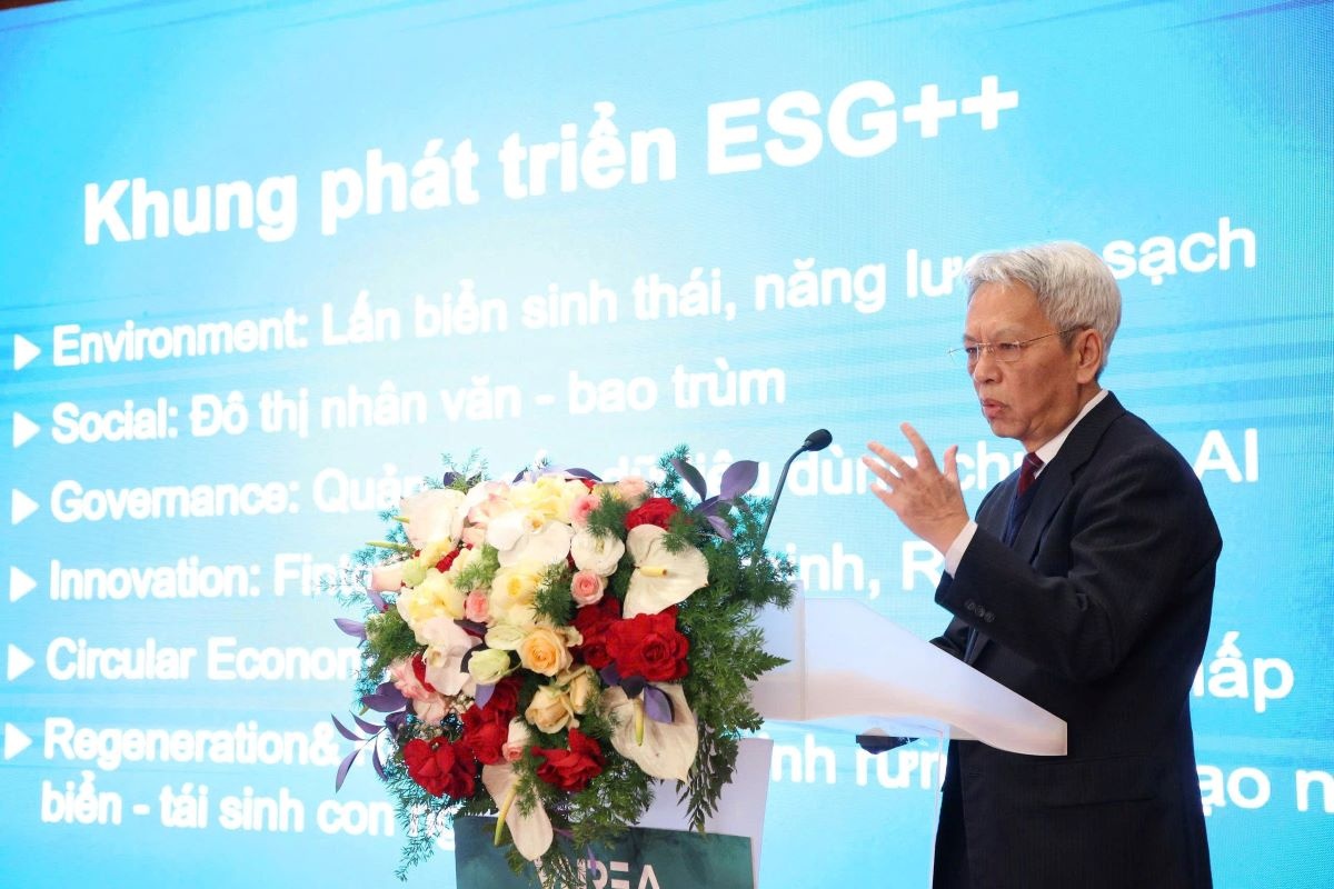 TS. Nguyễn Sĩ Dũng – Thành viên Hội đồng Tư vấn chính sách của Thủ tướng phát biểu TS. Nguyễn Sĩ Dũng – Thành viên Hội đồng Tư vấn chính sách của Thủ tướng phát biểu