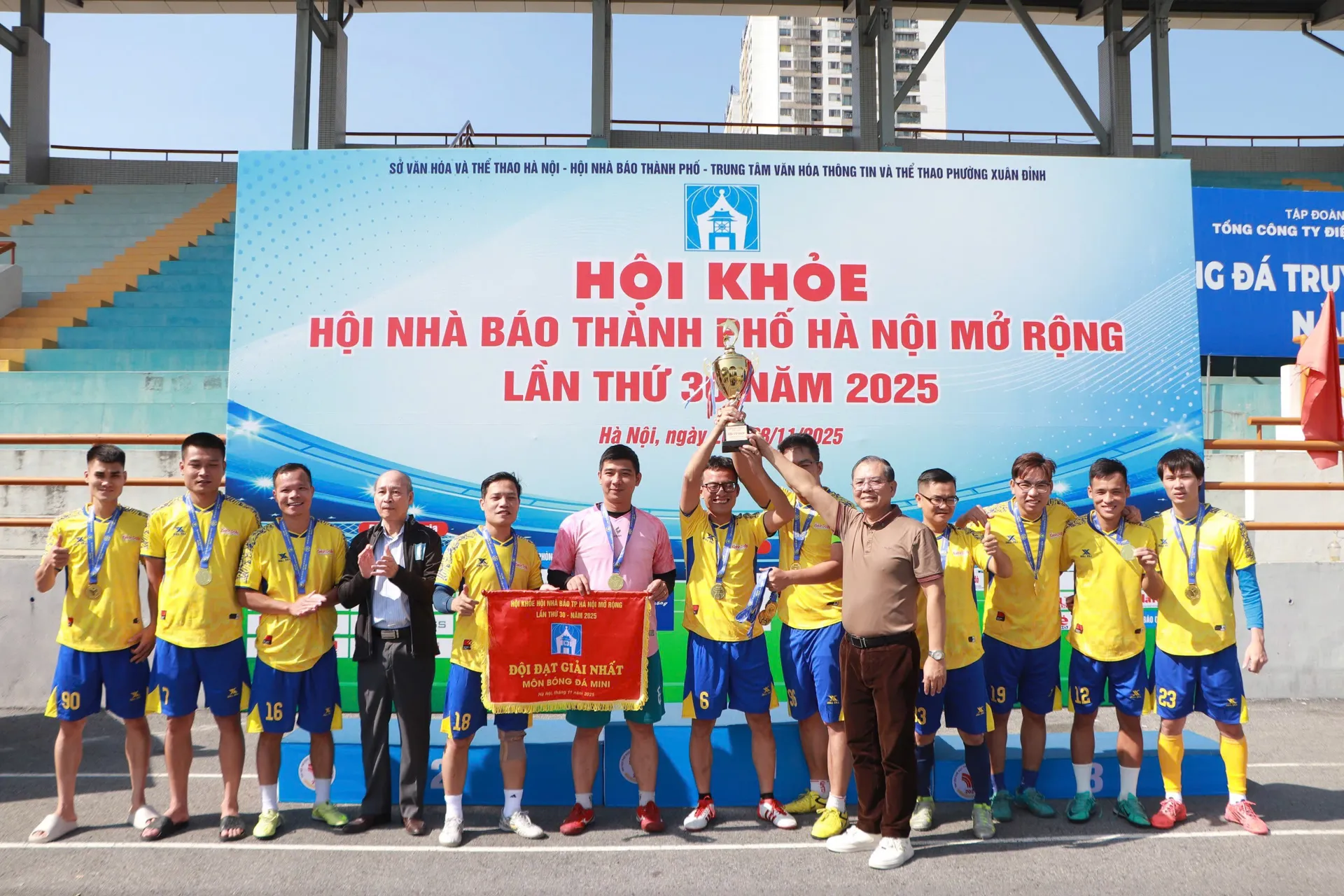Hội khỏe Hội Nhà báo TP. Hà Nội 2025 khép lại thành công sau hai ngày tranh tài sôi nổi Hội khỏe Hội Nhà báo TP. Hà Nội 2025 khép lại thành công sau hai ngày tranh tài sôi nổi