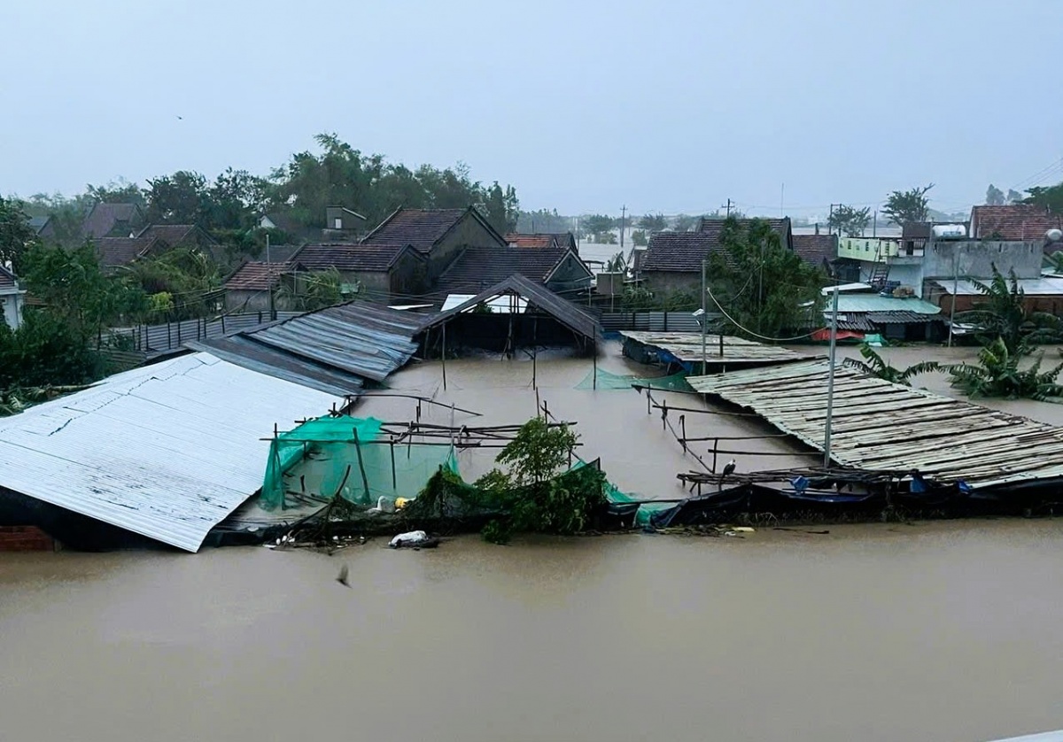 Đợt mưa lũ lịch sử vừa qua, gây thiệt hại nặng nề cho duyên hải Nam Trung Bộ và Tây Nguyên