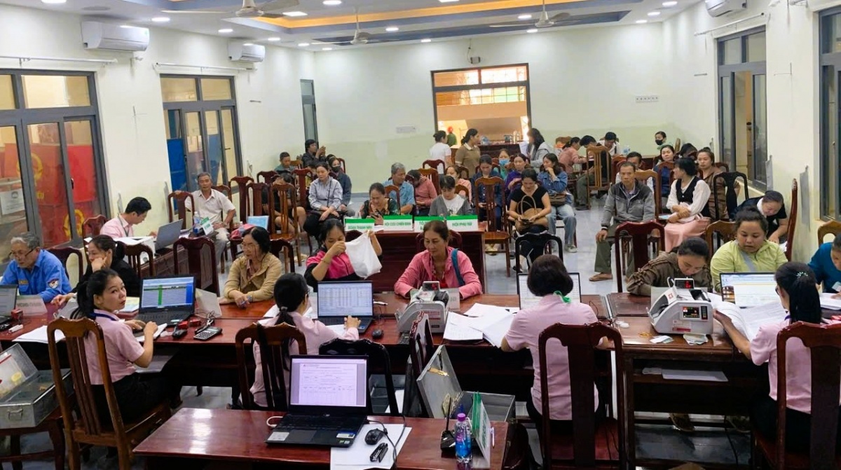 Dòng vốn được giải ngân đúng lúc, đúng nhu cầu, niềm tin của bà con vùng lũ đã được nhân lên sau thiên tai, sau những mất mát nặng nề.