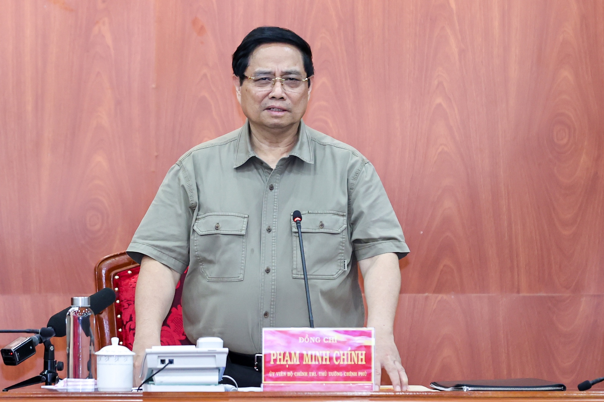 Triển khai thần tốc dựng lại nhà cho đồng bào bị thiên tai
