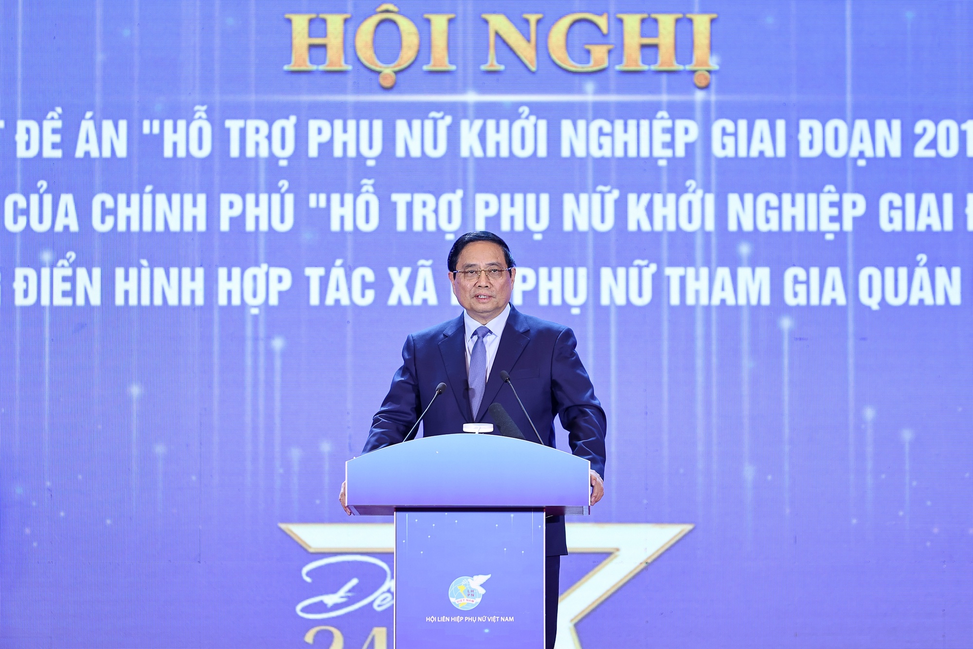 Thủ tướng cho biết, trong suốt chiều dài lịch sử của cách mạng Việt Nam, Đảng, Nhà nước ta luôn đặc biệt quan tâm đến sự phát triển của phụ nữ và công tác phụ nữ - Ảnh: VGP/Nhật Bắc Thủ tướng cho biết, trong suốt chiều dài lịch sử của cách mạng Việt Nam, Đảng, Nhà nước ta luôn đặc biệt quan tâm đến sự phát triển của phụ nữ và công tác phụ nữ - Ảnh: VGP/Nhật Bắc
