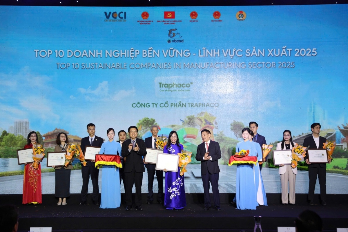 Top 10 Doanh nghiệp bền vững ở hai lĩnh vực này đều ghi nhận tỷ lệ 60% doanh nghiệp trong nước và 40 % doanh nghiệp có vốn đầu tư nước ngoài