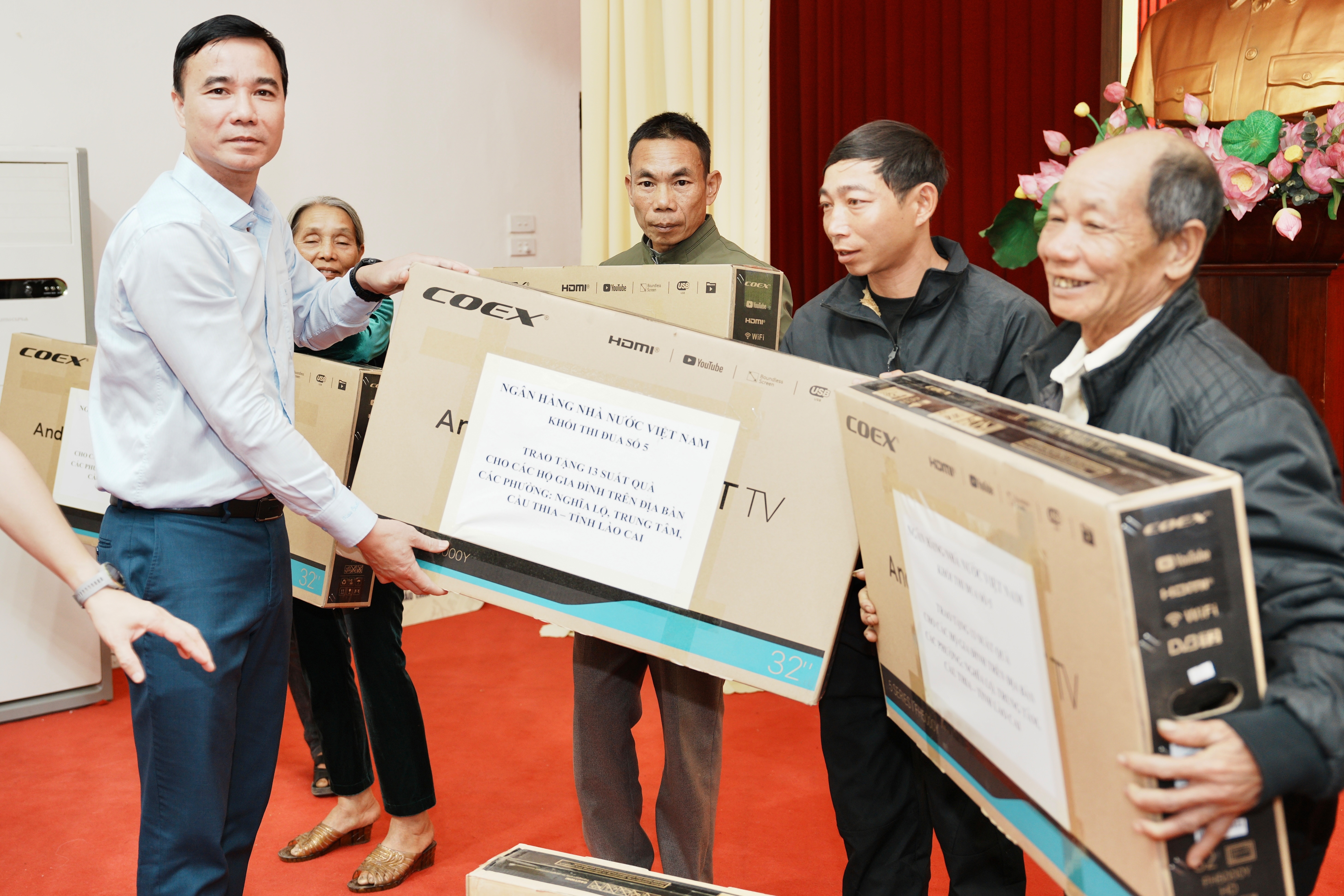 Khối thi đua số 5 hỗ trợ xây nhà mới cho hộ nghèo tại Lào Cai