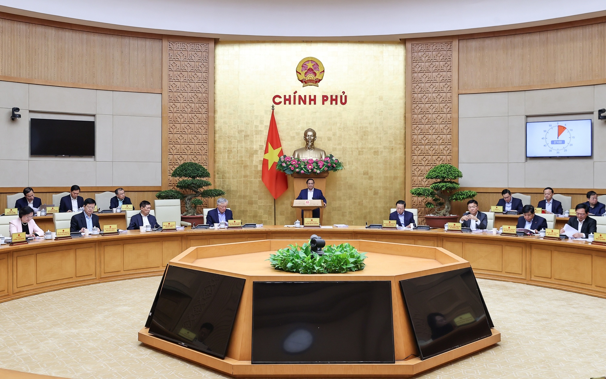 Thủ tướng đề nghị các đại biểu tập trung thảo luận, cho ý kiến cụ thể về công tác chỉ đạo, điều hành của Chính phủ, bộ, ngành, địa phương; những kết quả nổi bật của tình hình KT-XH tháng 11 và 11 tháng - Ảnh: VGP/Nhật Bắc Thủ tướng đề nghị các đại biểu tập trung thảo luận, cho ý kiến cụ thể về công tác chỉ đạo, điều hành của Chính phủ, bộ, ngành, địa phương; những kết quả nổi bật của tình hình KT-XH tháng 11 và 11 tháng - Ảnh: VGP/Nhật Bắc