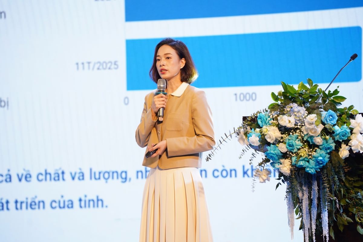 Bà Phạm Thị Miền phát biểu tại hội thảo Bà Phạm Thị Miền phát biểu tại hội thảo