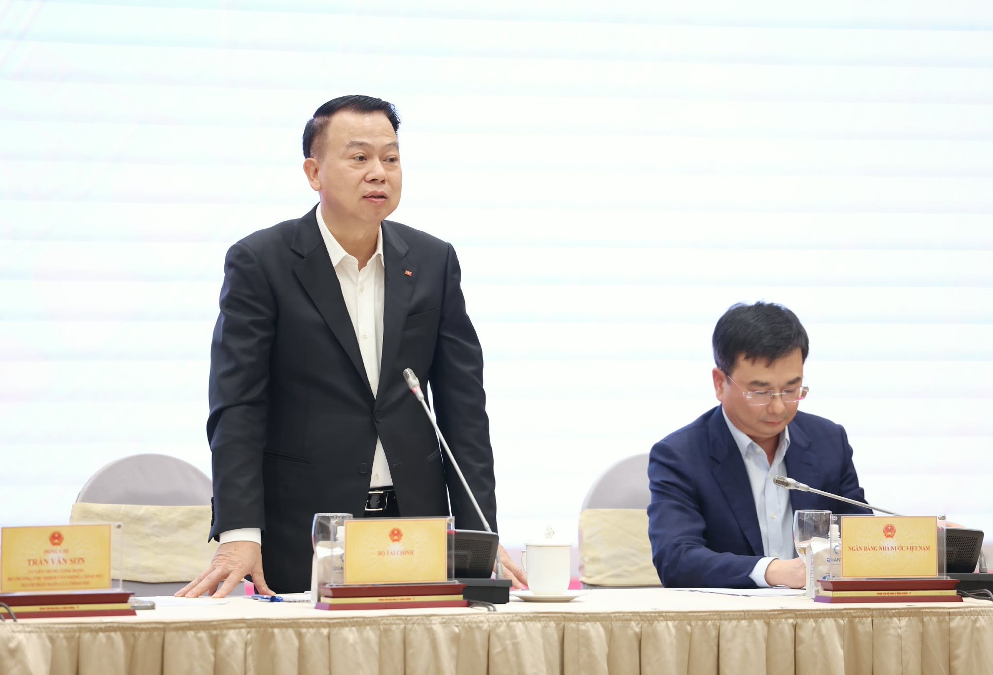 Thứ trưởng Bộ Tài chính Nguyễn Đức Chi: Ngân sách Trung ương năm 2025 đã xuất tổng số tiền trên 6,8 nghìn tỷ đồng để hỗ trợ các địa phương bị thiệt hại do thiên tai - Ảnh: VGP/QP