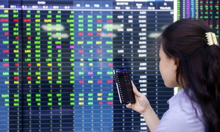 Số lượng tài khoản chứng khoán cá nhân mở mới thấp nhất 4 tháng