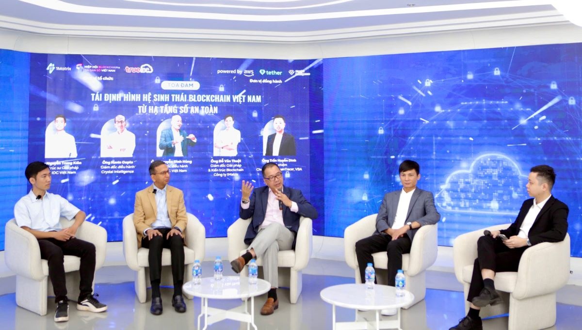 Các diễn giả trao đổi thảo luận tại hội thảo