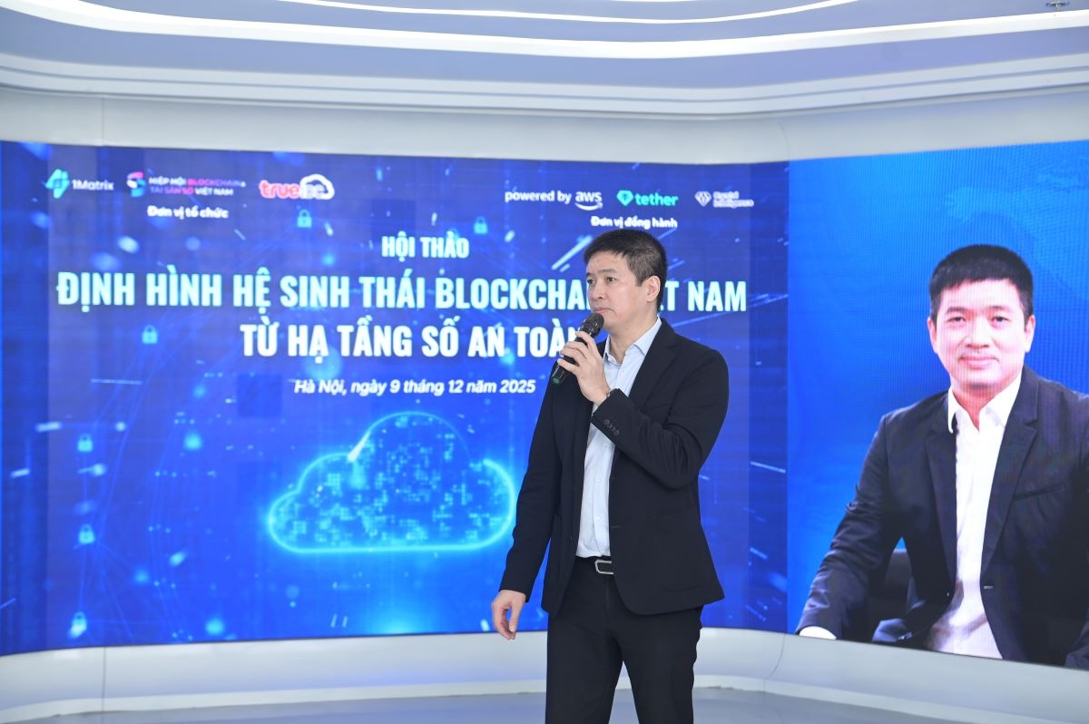 Ông Phan Đức Trung, Chủ tịch VBA, Chủ tịch Công ty 1Matrix phát biểu tại hội thảo