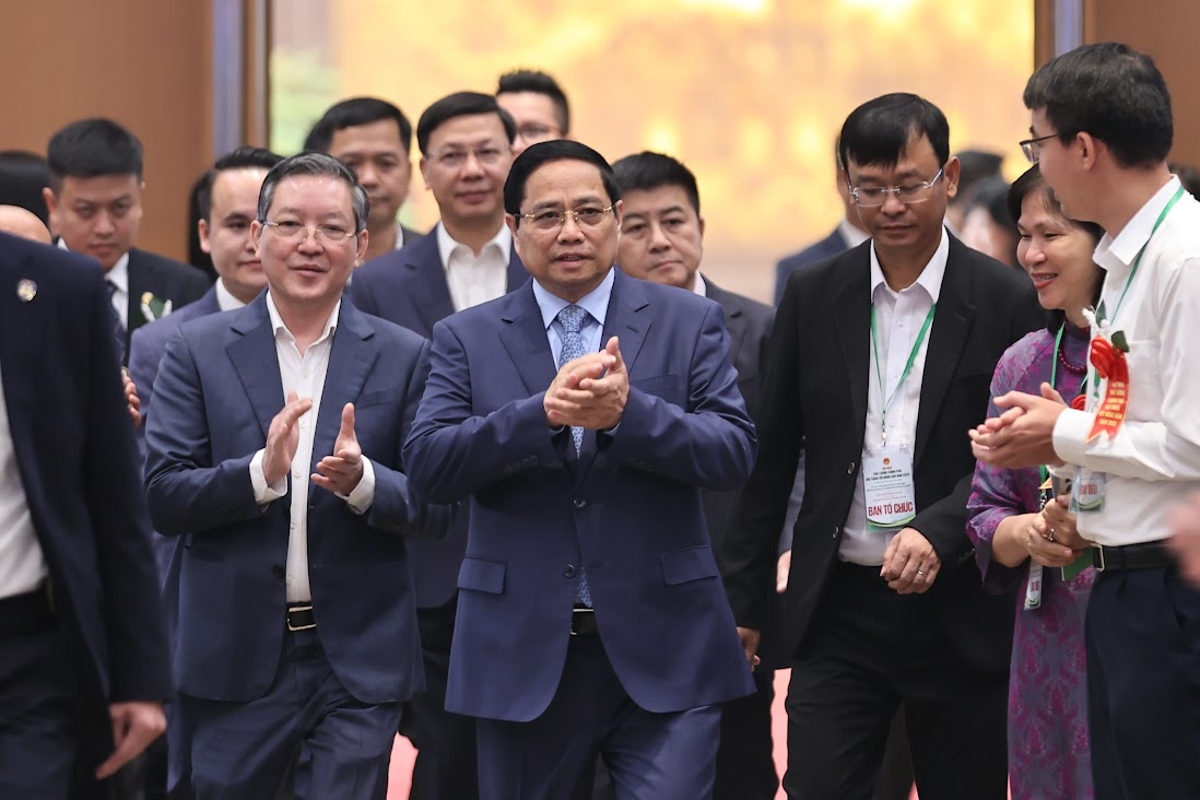 Thủ tướng tới dự Hội nghị đối thoại với nông dân năm 2025 - Ảnh: VGP/Nhật Bắc