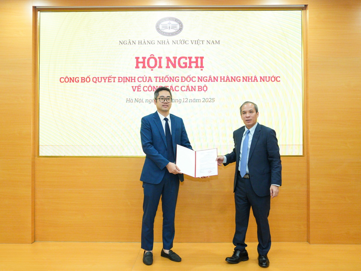 Công bố quyết định bổ nhiệm hai Phó Cục trưởng Cục An toàn hệ thống các tổ chức tín dụng Công bố quyết định bổ nhiệm hai Phó Cục trưởng Cục An toàn hệ thống các tổ chức tín dụng