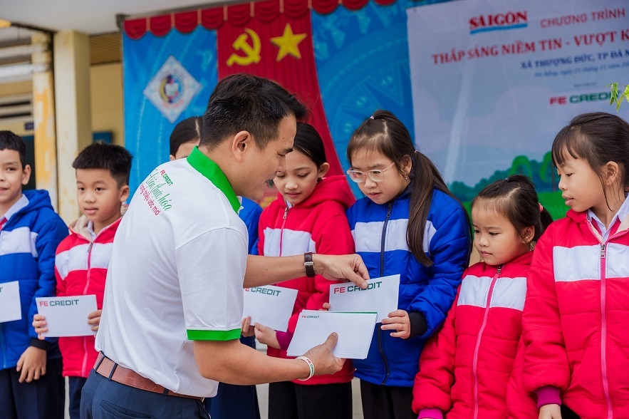 FE CREDIT triển khai gói giảm lãi suất hỗ trợ người dân vùng lũ phục hồi sinh kế