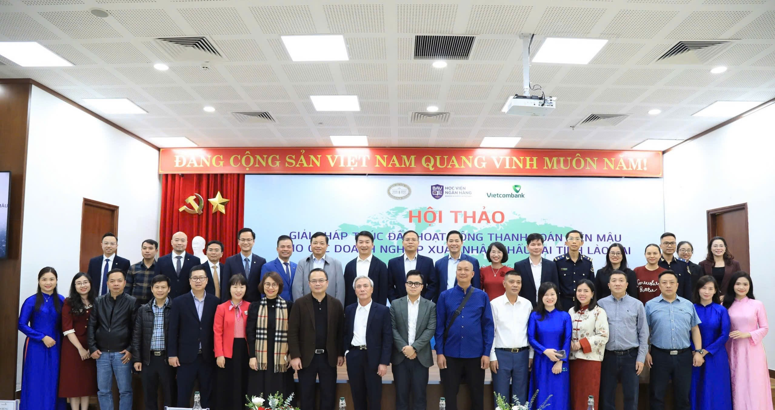 Thúc đẩy hoạt động thanh toán biên mậu tại Lào Cai