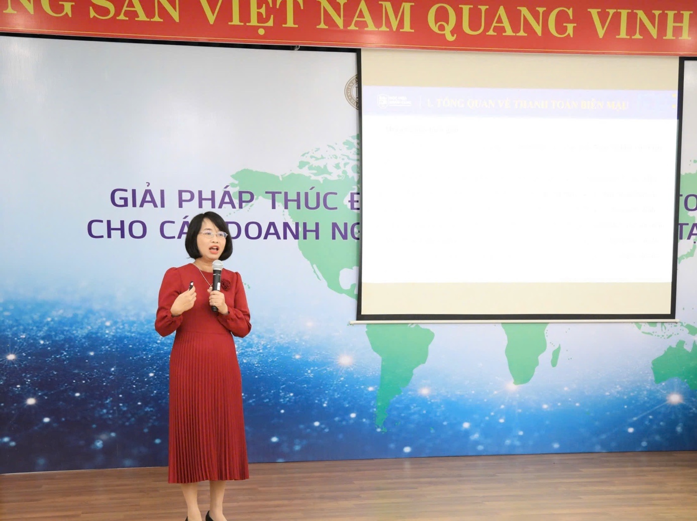 Thúc đẩy hoạt động thanh toán biên mậu tại Lào Cai