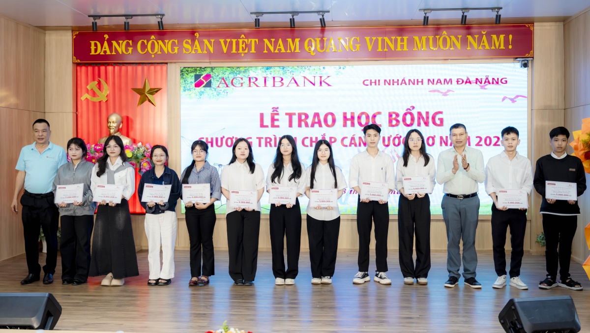 “Chắp cánh ước mơ” góp phần gieo những hạt mầm tri thức “Chắp cánh ước mơ” góp phần gieo những hạt mầm tri thức