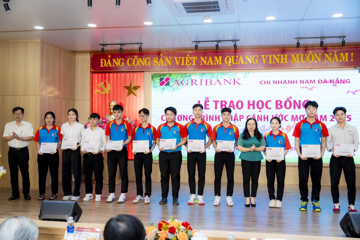 “Chắp cánh ước mơ” góp phần gieo những hạt mầm tri thức “Chắp cánh ước mơ” góp phần gieo những hạt mầm tri thức