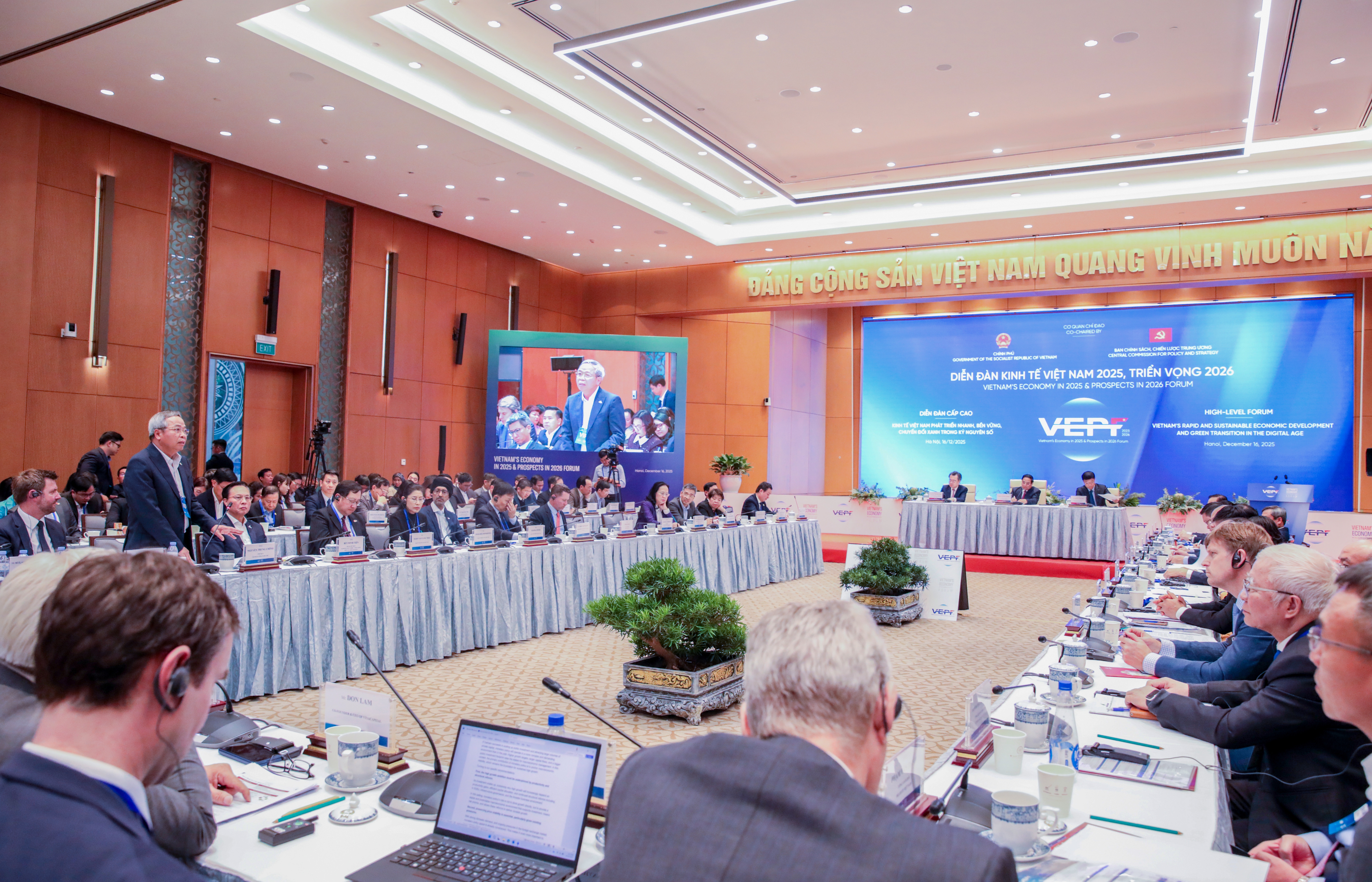 Toàn cảnh Diễn đàn Kinh tế Việt Nam 2025 với chủ đề “Kinh tế Việt Nam phát triển nhanh, bền vững, chuyển đổi xanh trong kỷ nguyên số” Toàn cảnh Diễn đàn Kinh tế Việt Nam 2025 với chủ đề “Kinh tế Việt Nam phát triển nhanh, bền vững, chuyển đổi xanh trong kỷ nguyên số”