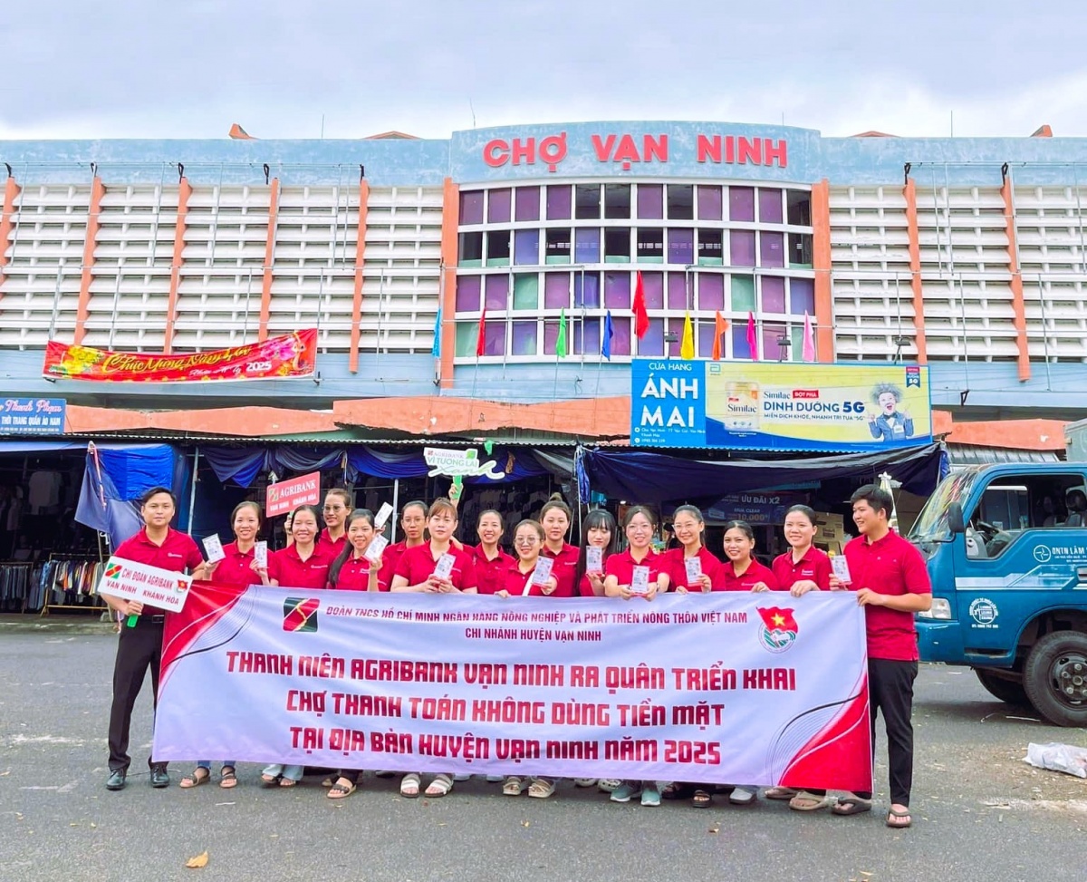 Công tác tuyên truyền thanh toán không dùng tiền mặt ở Khánh Hòa được đẩy mạnh, nhất là tại khu vực nông thôn, vùng sâu, vùng xa. Công tác tuyên truyền thanh toán không dùng tiền mặt ở Khánh Hòa được đẩy mạnh, nhất là tại khu vực nông thôn, vùng sâu, vùng xa.