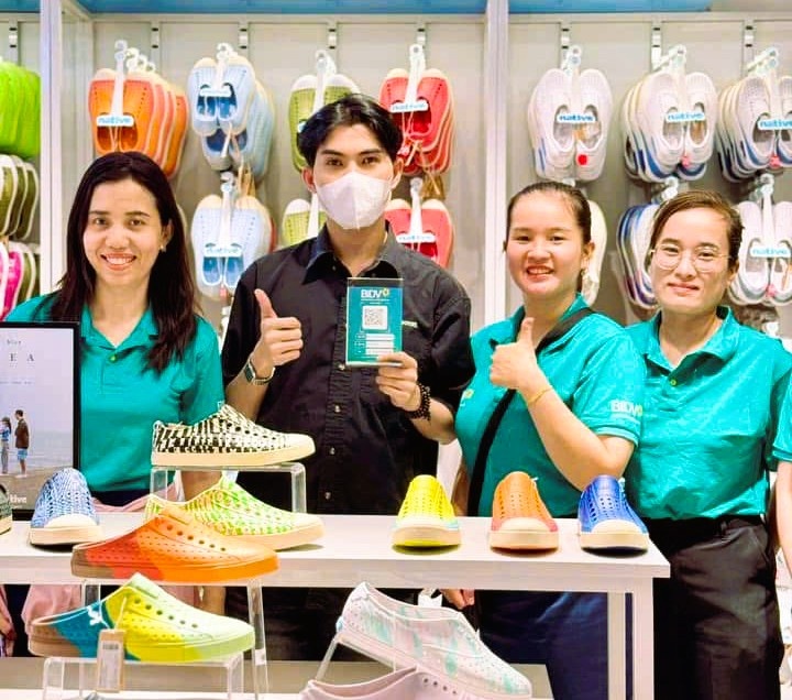 Từ ngân hàng, thanh toán không dùng tiền mặt lan tỏa vào đời sống xã hội Từ ngân hàng, thanh toán không dùng tiền mặt lan tỏa vào đời sống xã hội