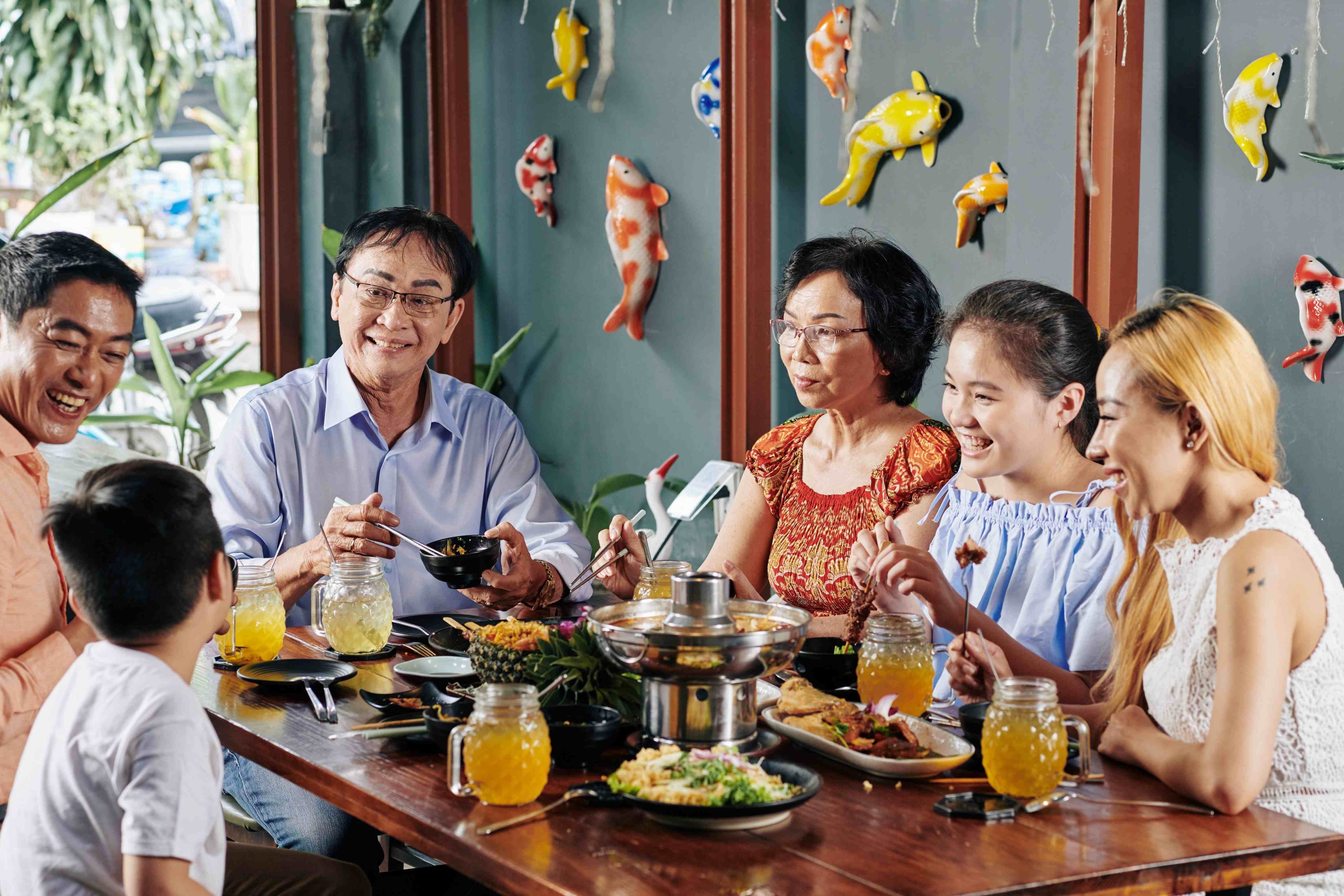 Yêu bản thân là nền tảng để yêu thương người khác một cách bền vững hơn Yêu bản thân là nền tảng để yêu thương người khác một cách bền vững hơn