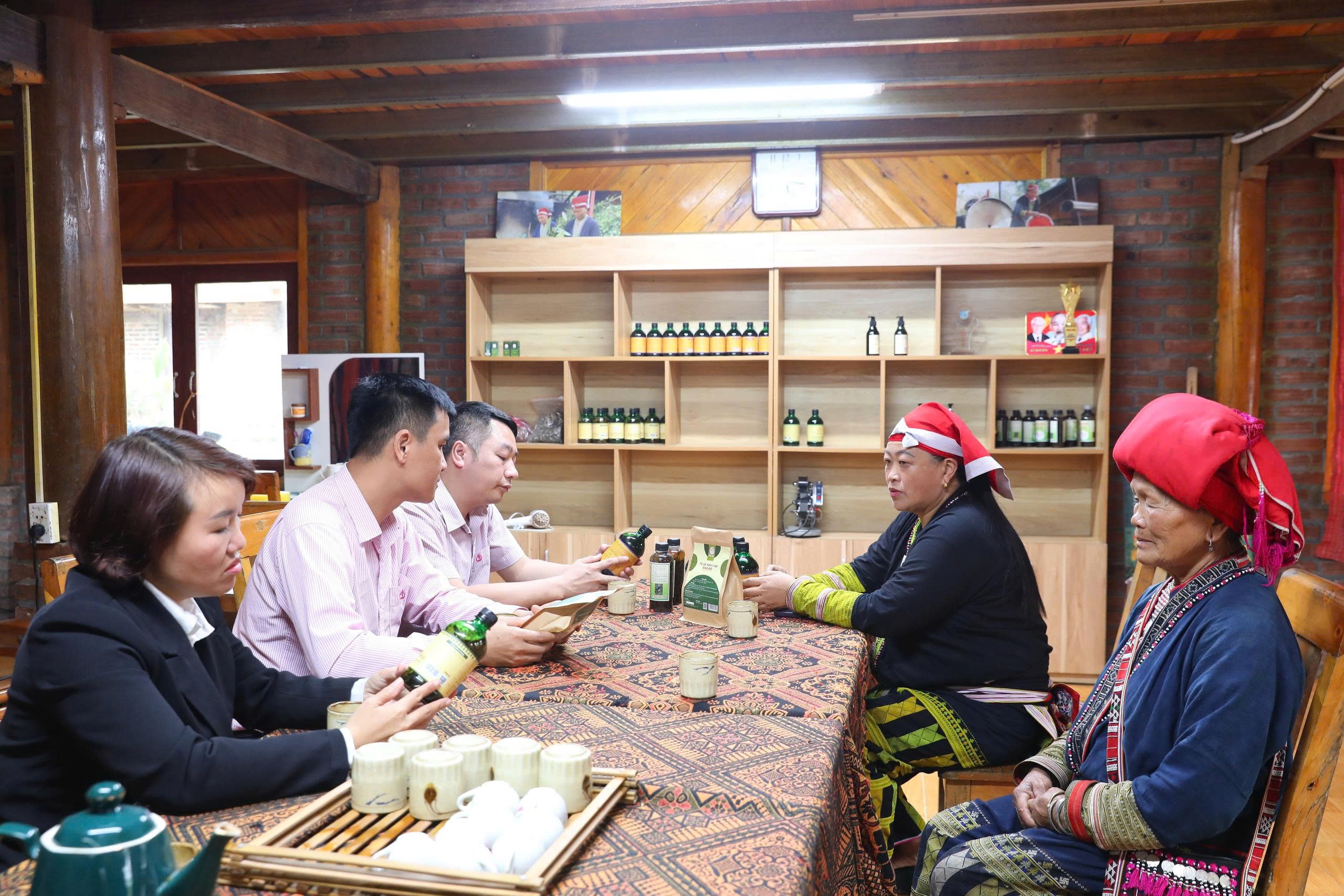 Vén mây trước 