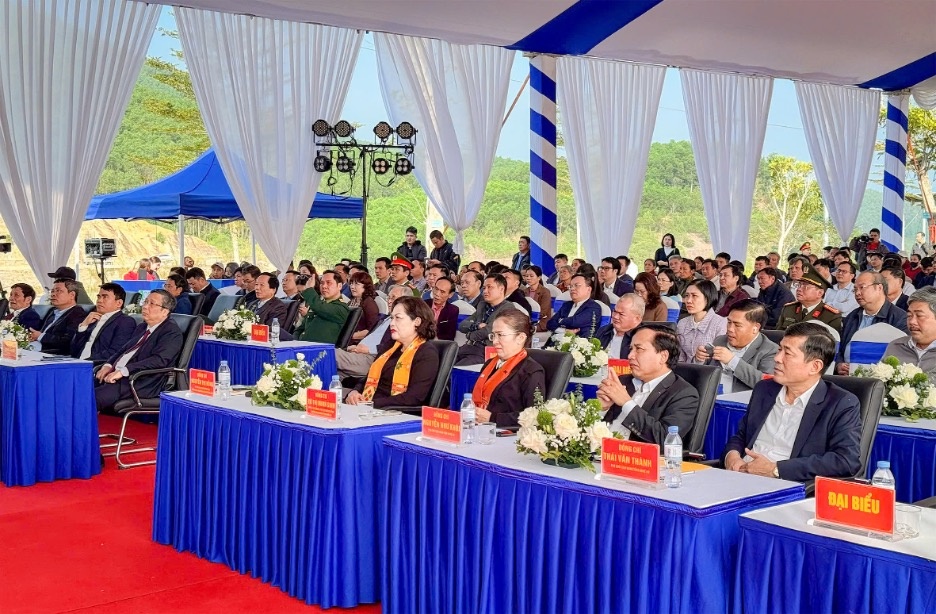 Thống đốc Nguyễn Thị Hồng dự lễ khánh thành Cụm công trình đầu mối Hồ chứa nước Bản Mồng