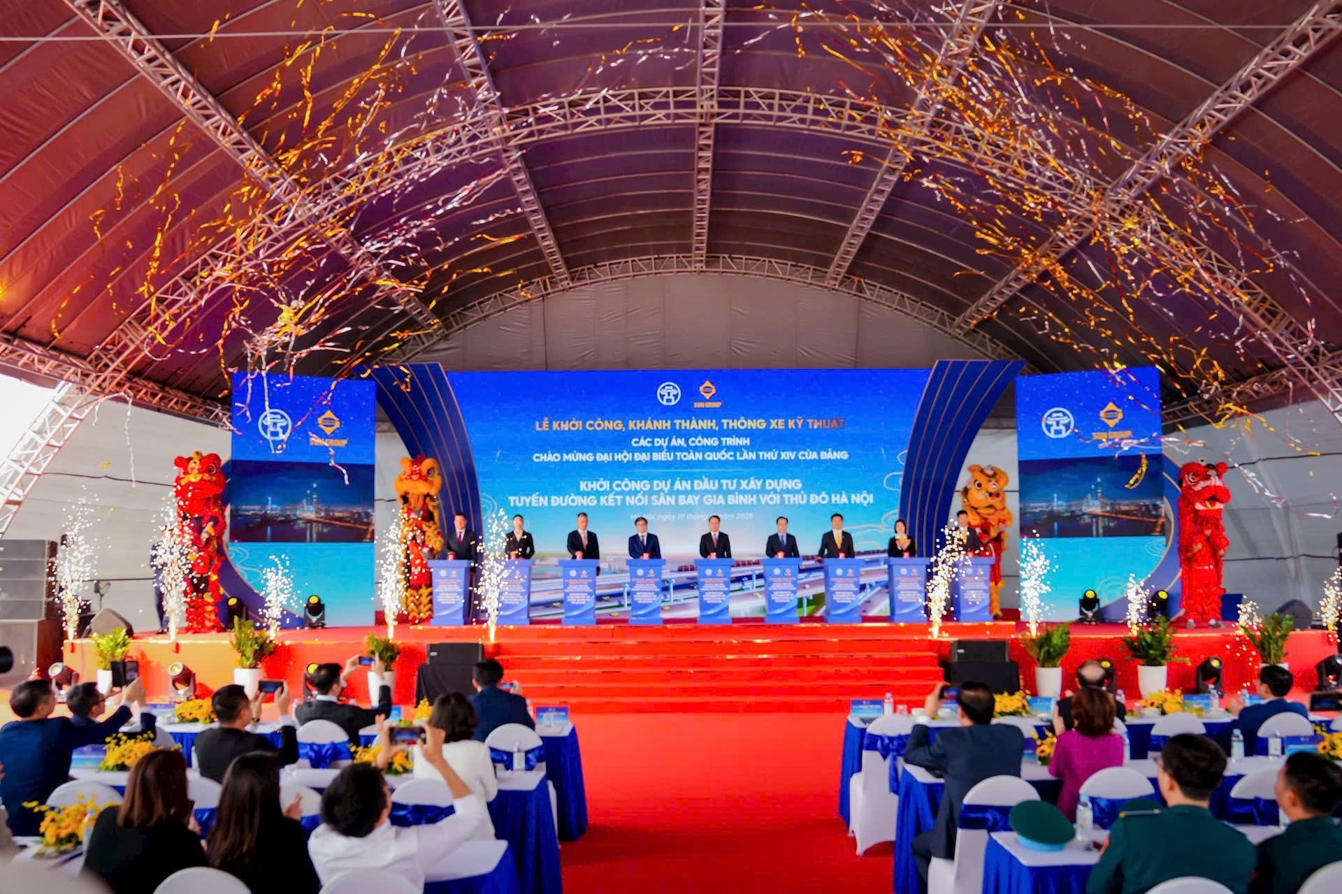 Các đại biểu thực hiện nghi thức khởi công dự án. Các đại biểu thực hiện nghi thức khởi công dự án.
