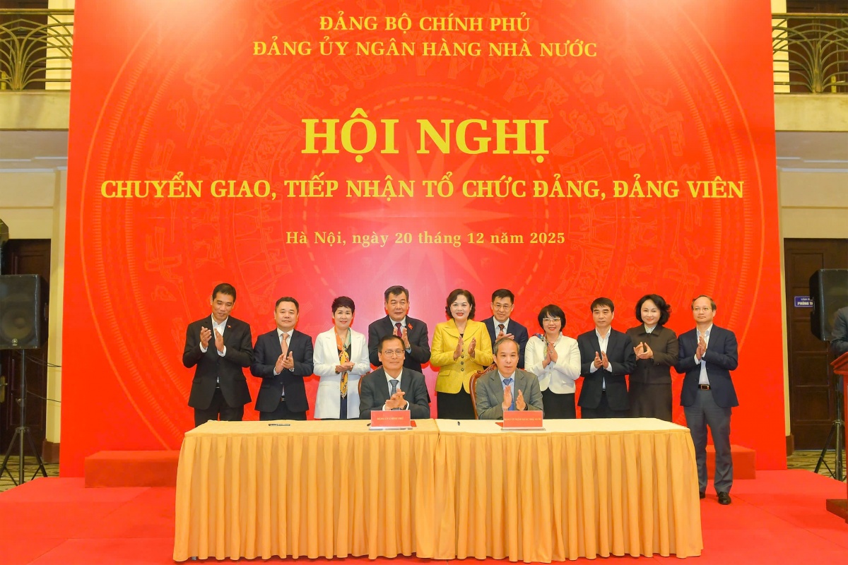 Bàn giao, tiếp nhận đảng bộ các ngân hàng, tổ chức thuộc Đảng bộ Chính phủ về Đảng bộ NHNN