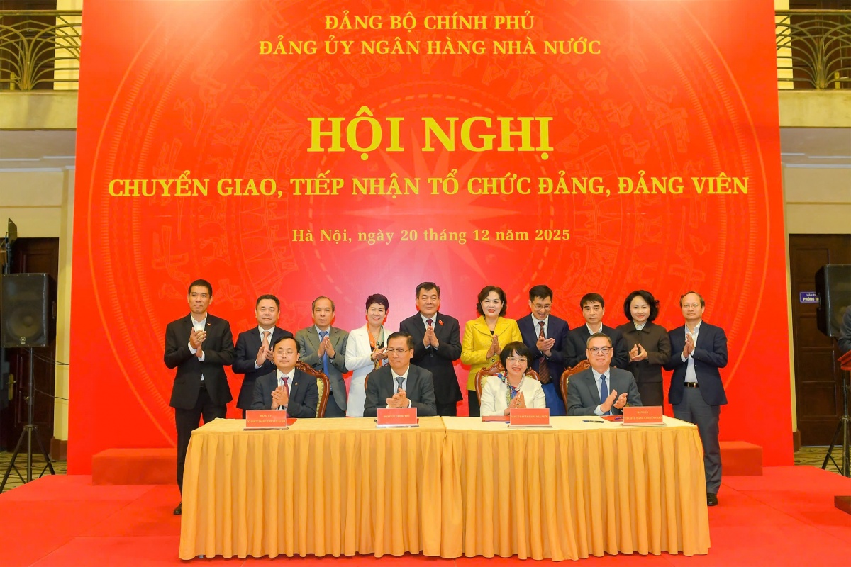 Bàn giao, tiếp nhận đảng bộ các ngân hàng, tổ chức thuộc Đảng bộ Chính phủ về Đảng bộ NHNN