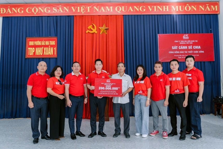 Khép lại hành trình, Generali Việt Nam có mặt tại tỉnh Khánh Hòa để trao trực tiếp phần hỗ trợ đến người dân ven biển xã Diên Điền và phường Bắc Nha Trang