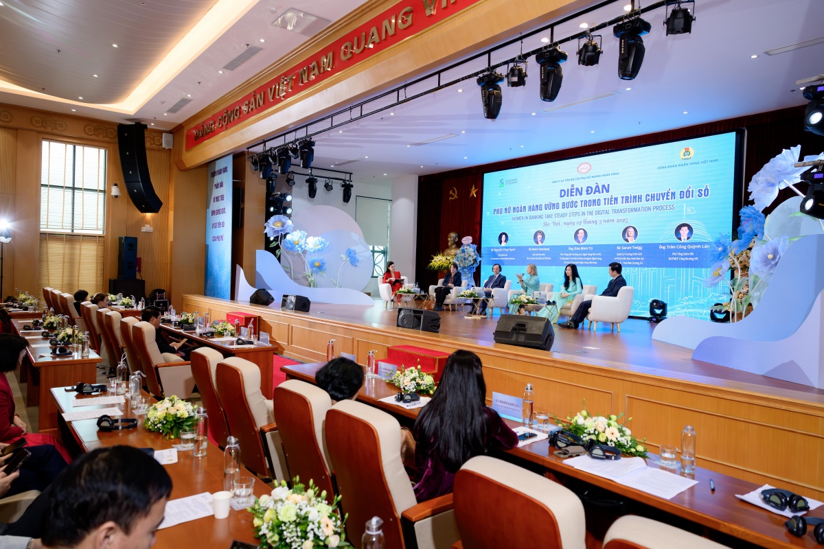 Công đoàn NHVN phối hợp tổ chức Hội thảo Phụ nữ ngân hàng hội nhập cùng quá trình chuyển đổi số, 3/2025 - Sự kiện với các nội dung thiết thực thể hiện sự quan tâm sâu sắc của lãnh đạo ngành Ngân hàng đối với lực lượng lao động nữ, giúp chị em có góc nhìn toàn diện ở tầm quốc gia và quốc tế về chuyển đổi số, bình đẳng giới và vai trò của phụ nữ ngân hàng trong quá trình chuyển đổi số. Công đoàn NHVN phối hợp tổ chức Hội thảo Phụ nữ ngân hàng hội nhập cùng quá trình chuyển đổi số, 3/2025 - Sự kiện với các nội dung thiết thực thể hiện sự quan tâm sâu sắc của lãnh đạo ngành Ngân hàng đối với lực lượng lao động nữ, giúp chị em có góc nhìn toàn diện ở tầm quốc gia và quốc tế về chuyển đổi số, bình đẳng giới và vai trò của phụ nữ ngân hàng trong quá trình chuyển đổi số.