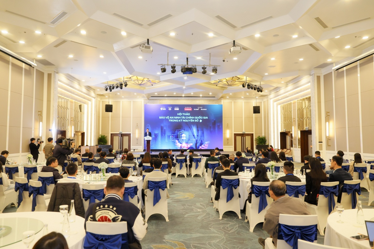 Ngành Ngân hàng tiên phong chuyển đổi số, siết chặt “lá chắn” an ninh mạng Ngành Ngân hàng tiên phong chuyển đổi số, siết chặt “lá chắn” an ninh mạng