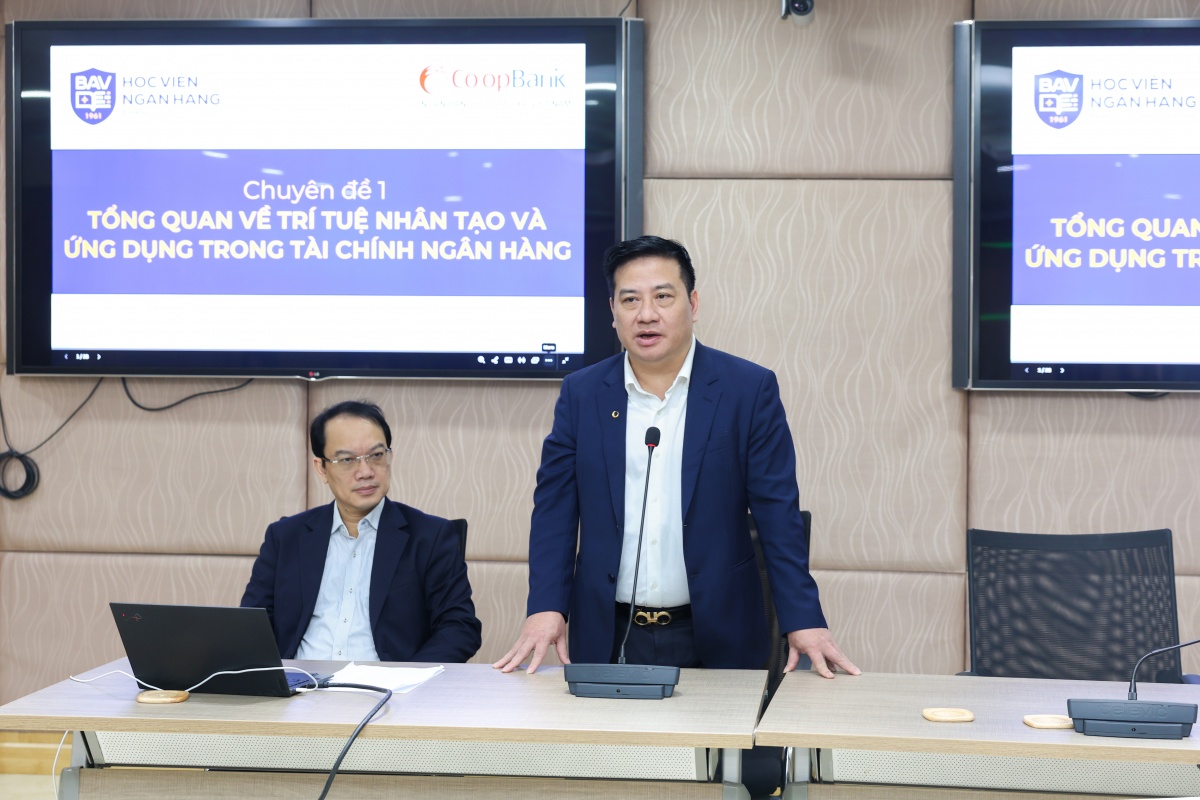 Ông Nguyễn Thạc Tâm - Phó Tổng Giám đốc Co-opBank phát biểu tại Chương trình đào tạo “Trí tuệ nhân tạo AI trong ngân hàng” do Co-opBank tổ chức.