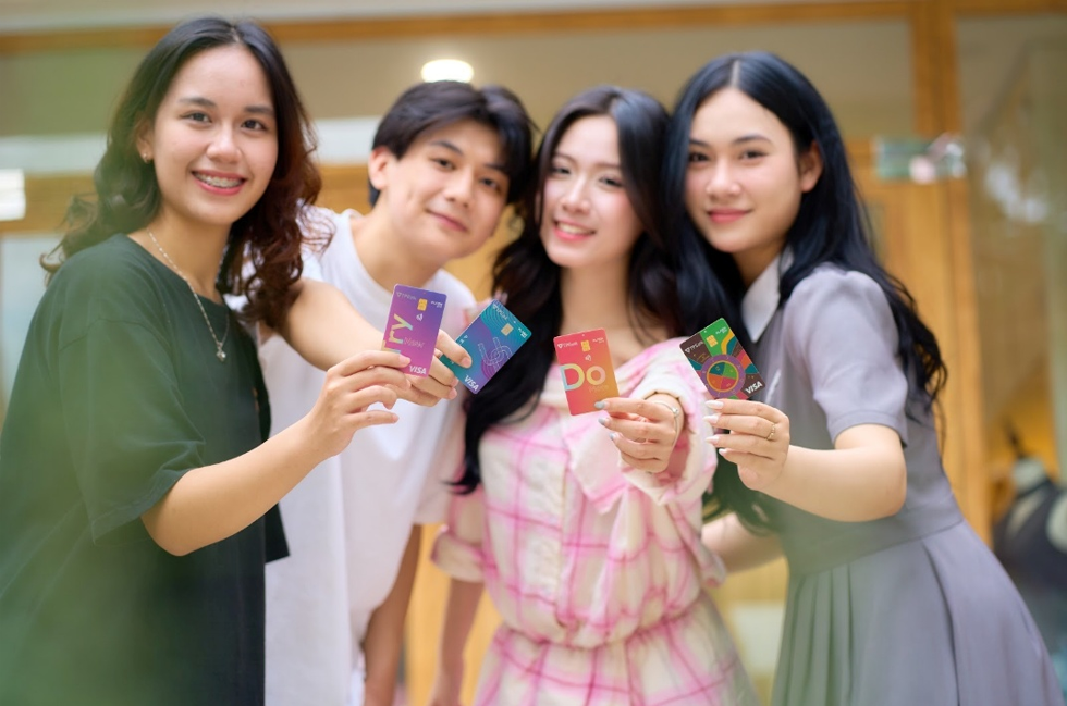 Sở hữu thẻ ghi nợ hoặc thẻ tín dụng quốc tế TPBank, khách hàng có thể dễ dàng săn ưu đãi di chuyển từ gần đến xa Sở hữu thẻ ghi nợ hoặc thẻ tín dụng quốc tế TPBank, khách hàng có thể dễ dàng săn ưu đãi di chuyển từ gần đến xa