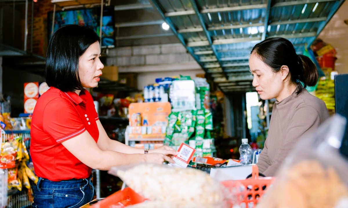 ngành Ngân hàng ở địa phương đang đóng vai trò như một “bệ đỡ” công nghệ, giúp hộ kinh doanh vượt qua ngành Ngân hàng ở địa phương đang đóng vai trò như một “bệ đỡ” công nghệ, giúp hộ kinh doanh vượt qua
