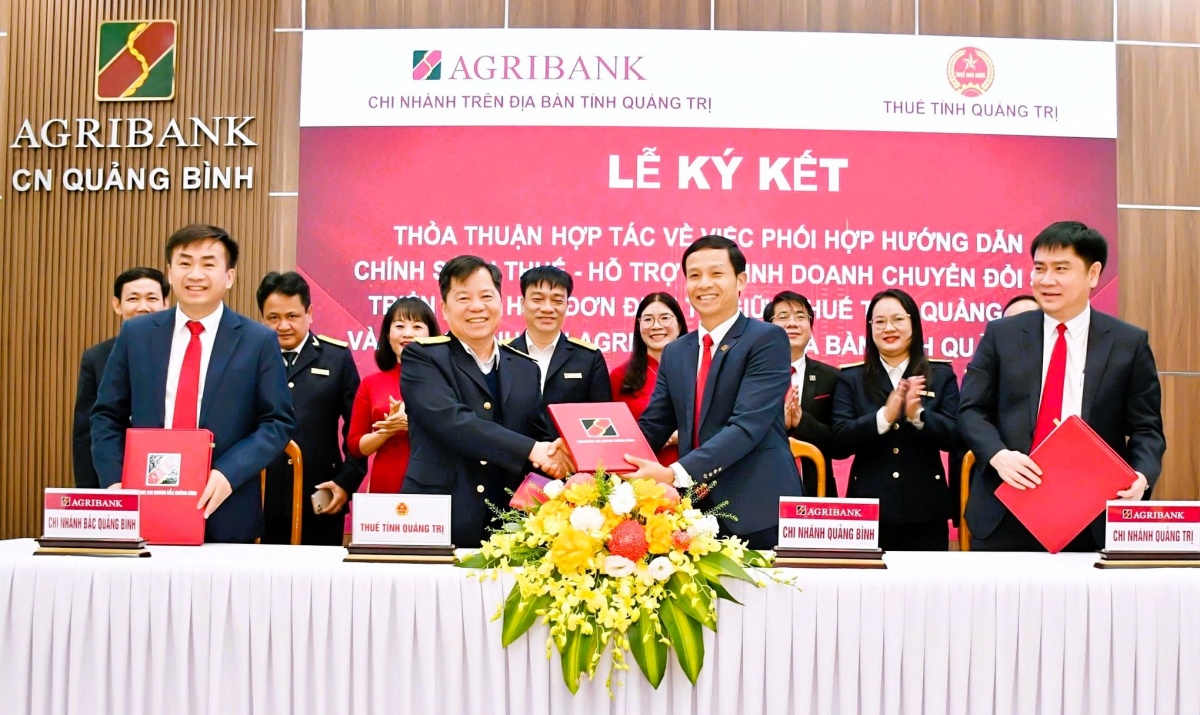 : Lễ ký kết Thỏa thuận hợp tác giữa Thuế tỉnh Quảng Trị và các chi nhánh Agribank trên địa bàn. : Lễ ký kết Thỏa thuận hợp tác giữa Thuế tỉnh Quảng Trị và các chi nhánh Agribank trên địa bàn.