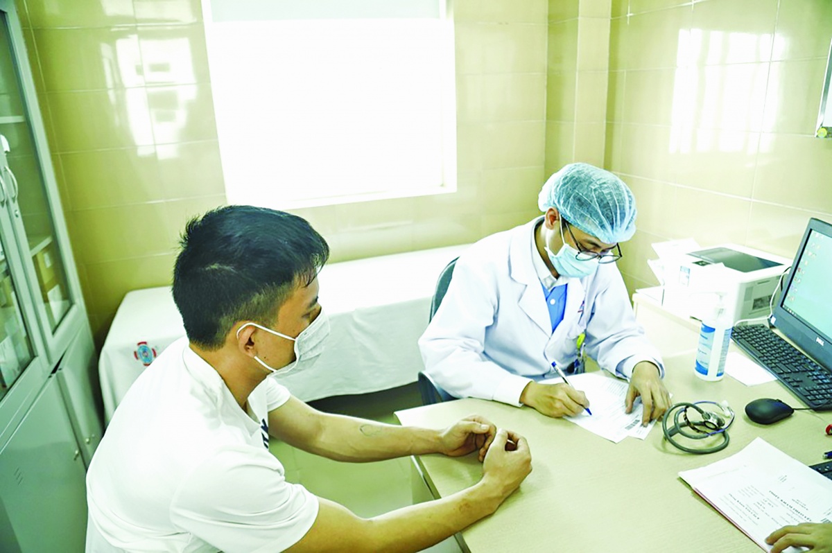 Hướng tới giảm tải tối đa chi phí mà người dân phải bỏ ra để khám, chữa bệnh Hướng tới giảm tải tối đa chi phí mà người dân phải bỏ ra để khám, chữa bệnh