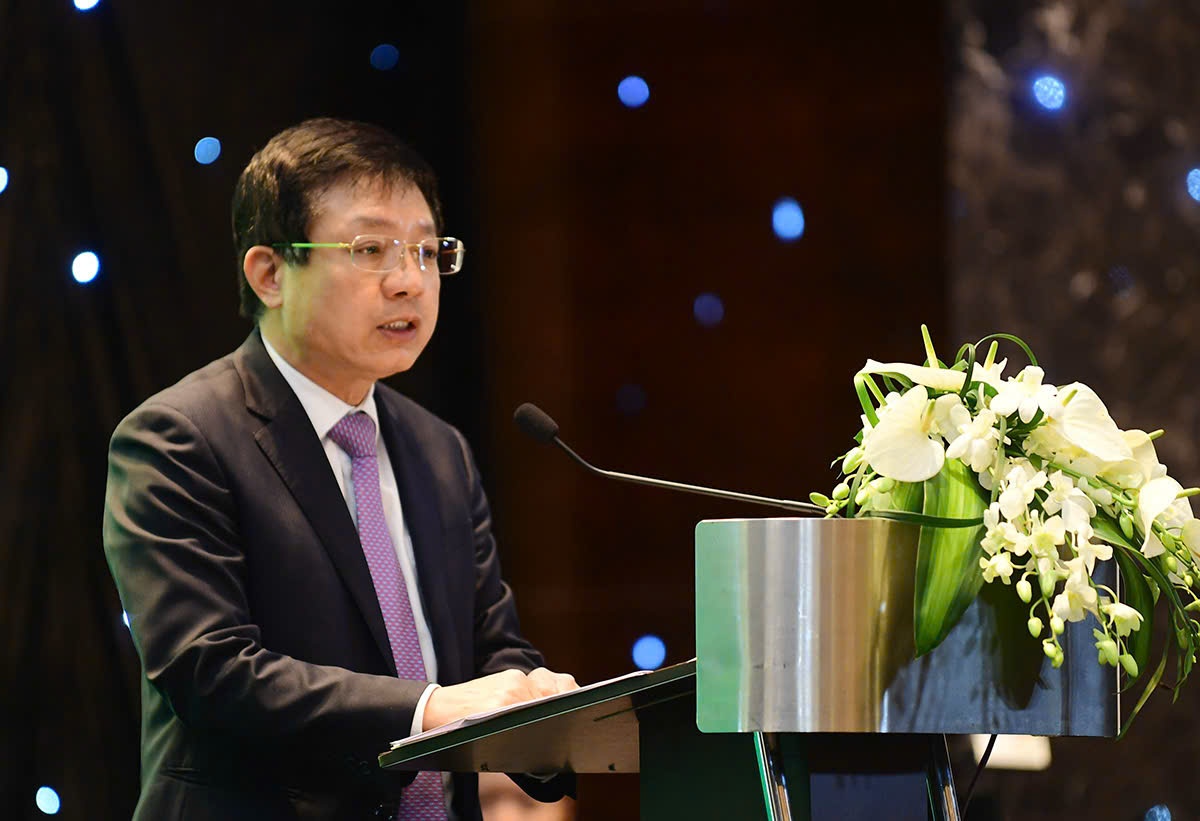 PGS, TS Hồ Sỹ Hùng phát biểu tại diễn đàn PGS, TS Hồ Sỹ Hùng phát biểu tại diễn đàn