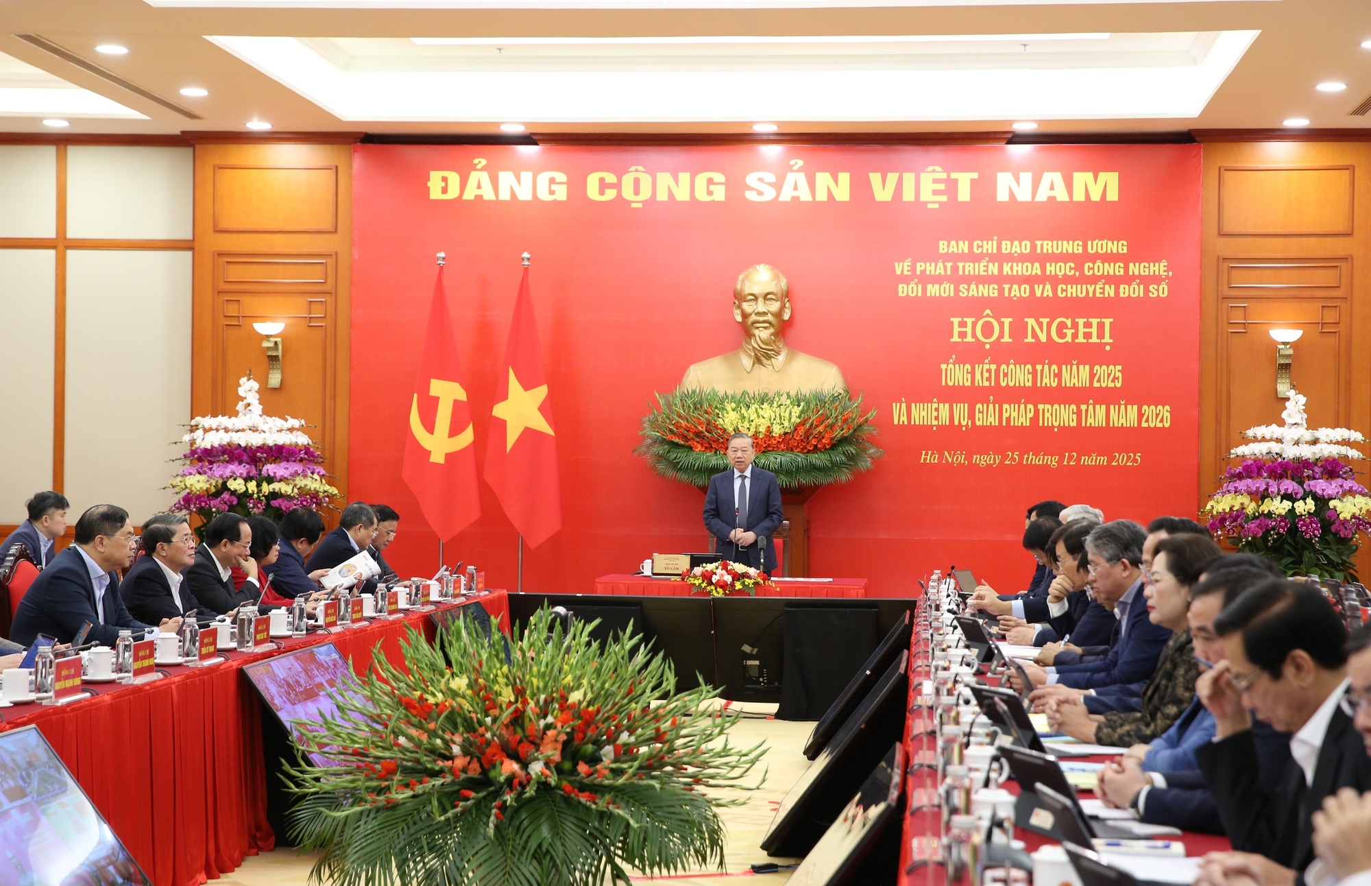 Hội nghị được tổ chức theo hình thức trực tiếp kết hợp trực tuyến với các địa phương - Ảnh: VGP/Anh Thơ