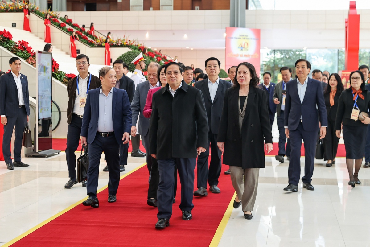 Thủ tướng cùng các lãnh đạo kiểm tra công tác chuẩn bị Đại hội Thi đua yêu nước toàn quốc. Ảnh: Nhật Bắc Thủ tướng cùng các lãnh đạo kiểm tra công tác chuẩn bị Đại hội Thi đua yêu nước toàn quốc. Ảnh: Nhật Bắc