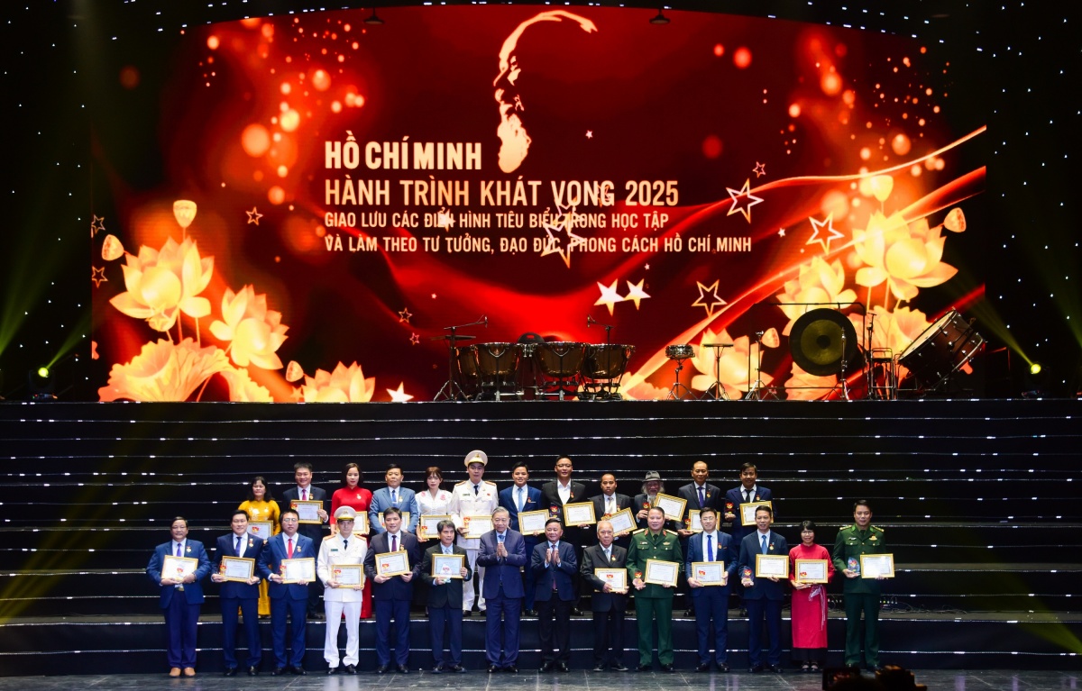 Đảng ủy VietinBank được vinh danh điển hình tiêu biểu trong “Học tập và làm theo tư tưởng, đạo đức, phong cách Hồ Chí Minh”