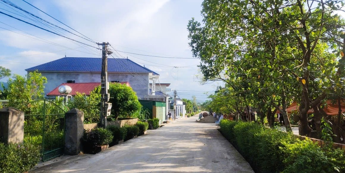 Tín dụng chính sách góp phần quan trọng vào mục tiêu giảm nghèo bền vững và phát triển kinh tế - xã hội của địa phương. Tín dụng chính sách góp phần quan trọng vào mục tiêu giảm nghèo bền vững và phát triển kinh tế - xã hội của địa phương.