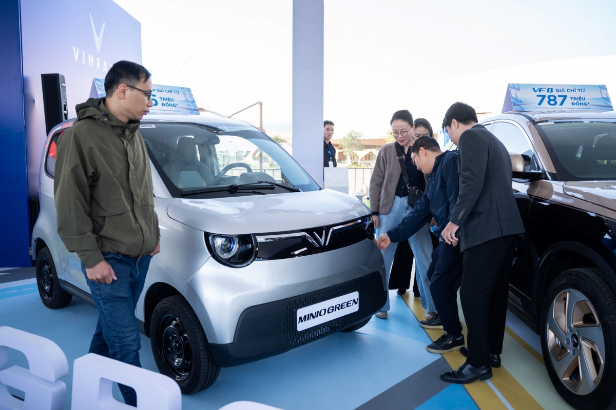 VinFast Minio Green thu hút khách tham quan Vietnam Mobility Show 2025 vì sự thú vị trong kích thước và khả năng vận hành VinFast Minio Green thu hút khách tham quan Vietnam Mobility Show 2025 vì sự thú vị trong kích thước và khả năng vận hành