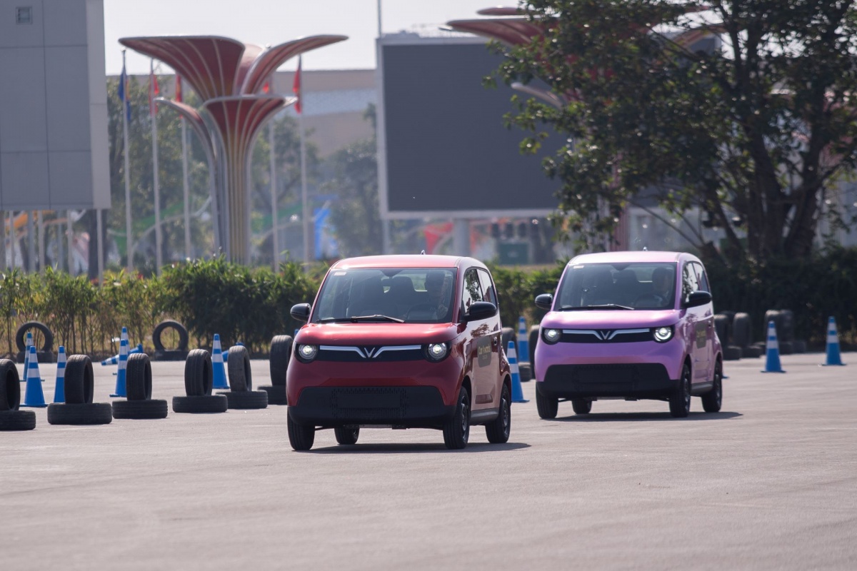Sự nhỏ gọn, bắt mắt của Minio Green thu hút khách tham gia trải nghiệm lái Sự nhỏ gọn, bắt mắt của Minio Green thu hút khách tham gia trải nghiệm lái