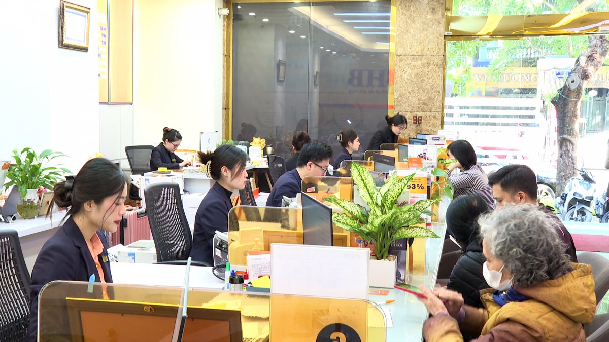 Tín dụng tiếp tục ưu tiên cho các lĩnh vực sản xuất và các lĩnh vực ưu tiên Tín dụng tiếp tục ưu tiên cho các lĩnh vực sản xuất và các lĩnh vực ưu tiên