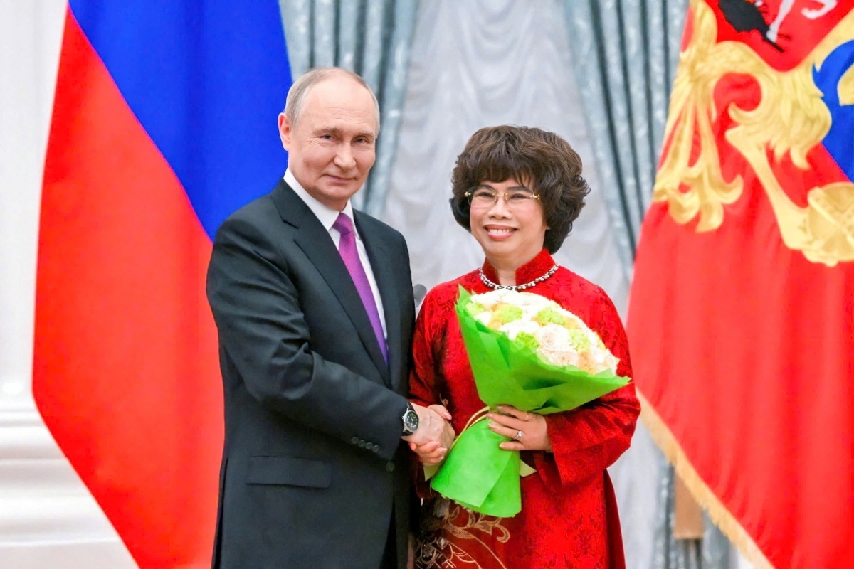 Huân chương Hữu nghị của Nhà nước Nga ghi nhận những đóng góp nổi bật của Anh hùng Lao động Thái Hương trong củng cố quan hệ hữu nghị và hợp tác chiến lược Việt Nam-Nga, đặc biệt về an ninh lương thực và phát triển bền vững.